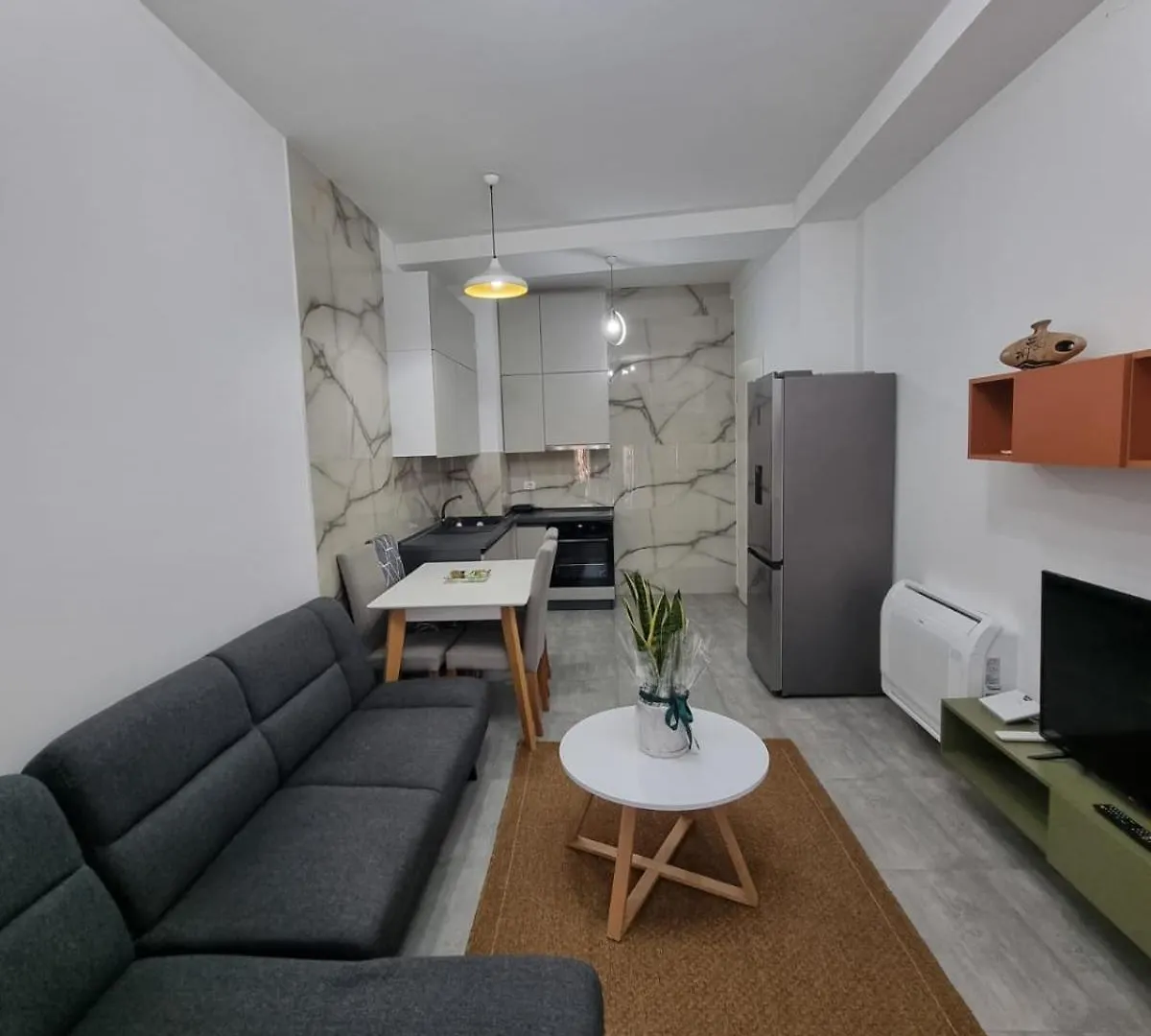 Odahousetirana 0*, Tirana